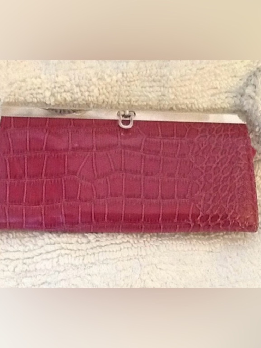 Dusky Rose wallet with alligator look 🥁Free 🥁with any $35 purchase